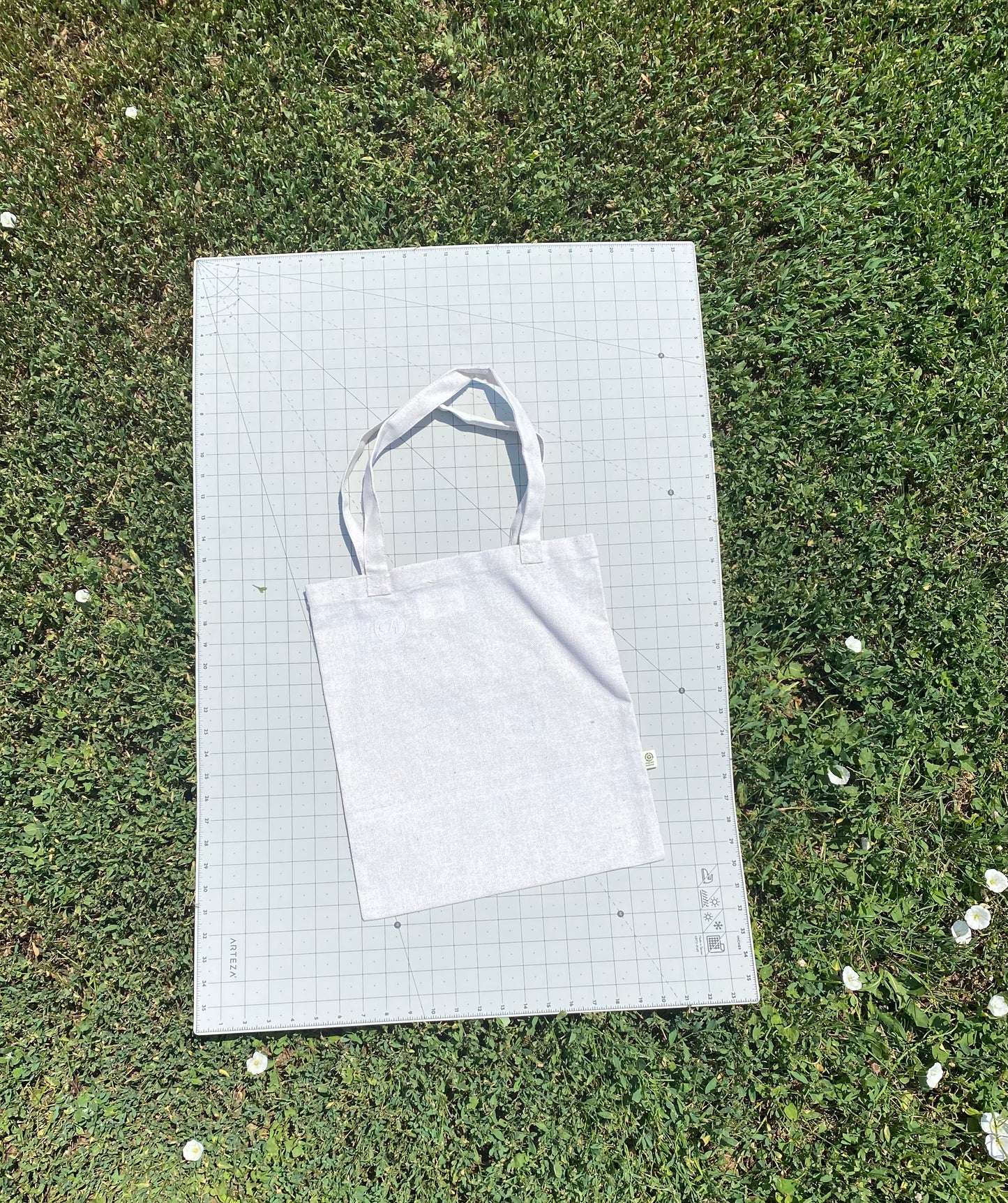 recyc1ed texti1e everyday tote